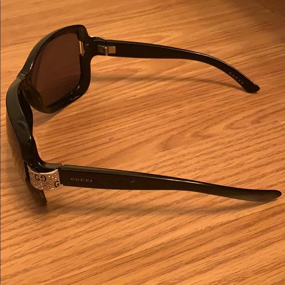 AUTHENTIC GUCCI SUNGLASSES - Picture 3 of 6